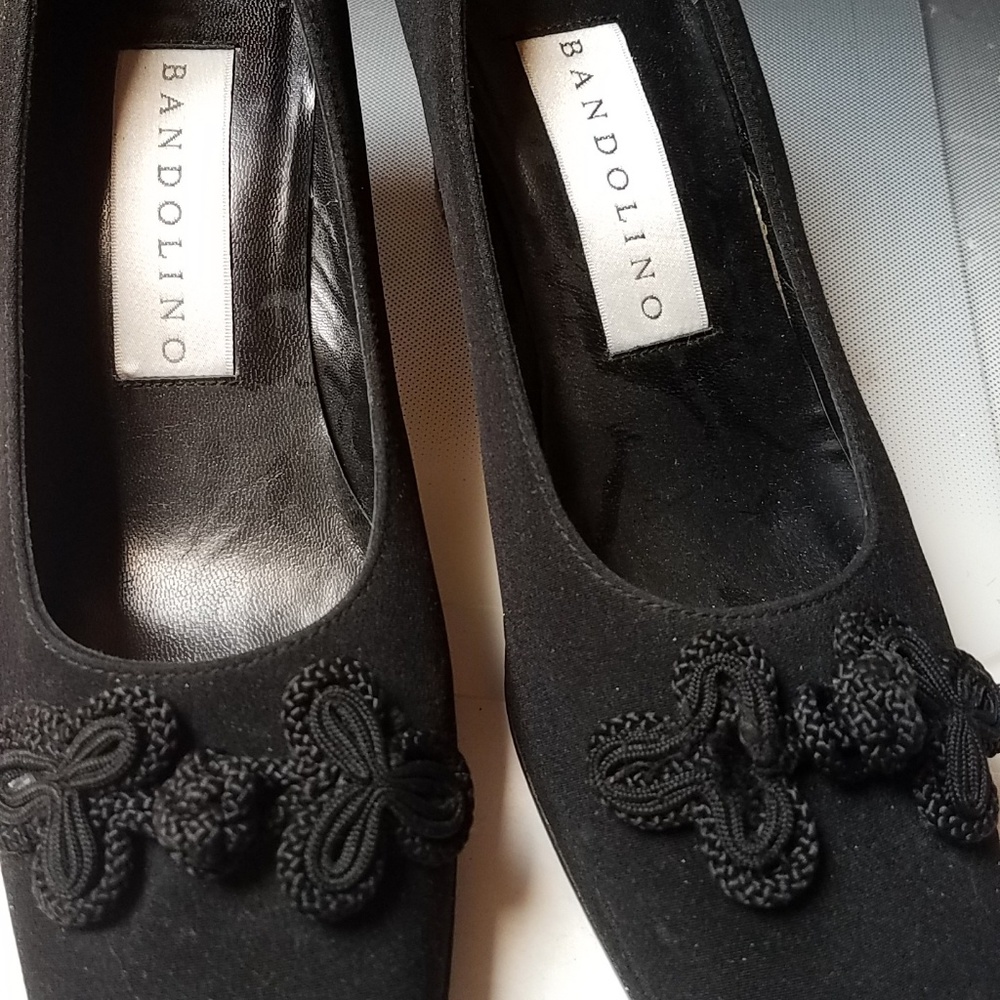 Bandolino black peau d'soie heels chinese frogs 9m
